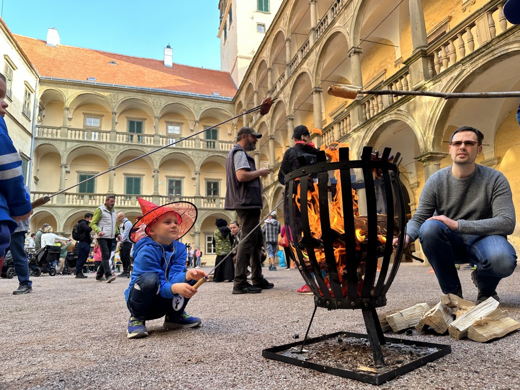 Video z Čarodějnic na zámku Video z Čarodějnic na zámku