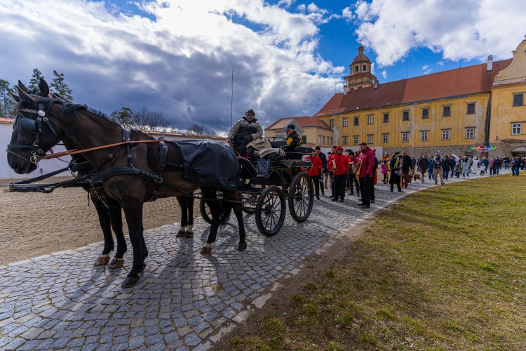 Průvod masek prošel Moravským Krumlovem (foto 1)