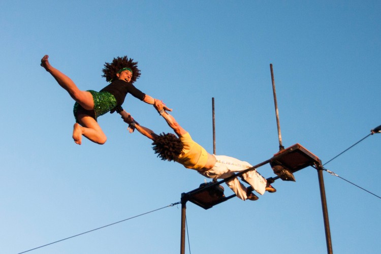 Na zámek míří oceňovaná novocirkusová show Shake Shake Shake (foto 1)